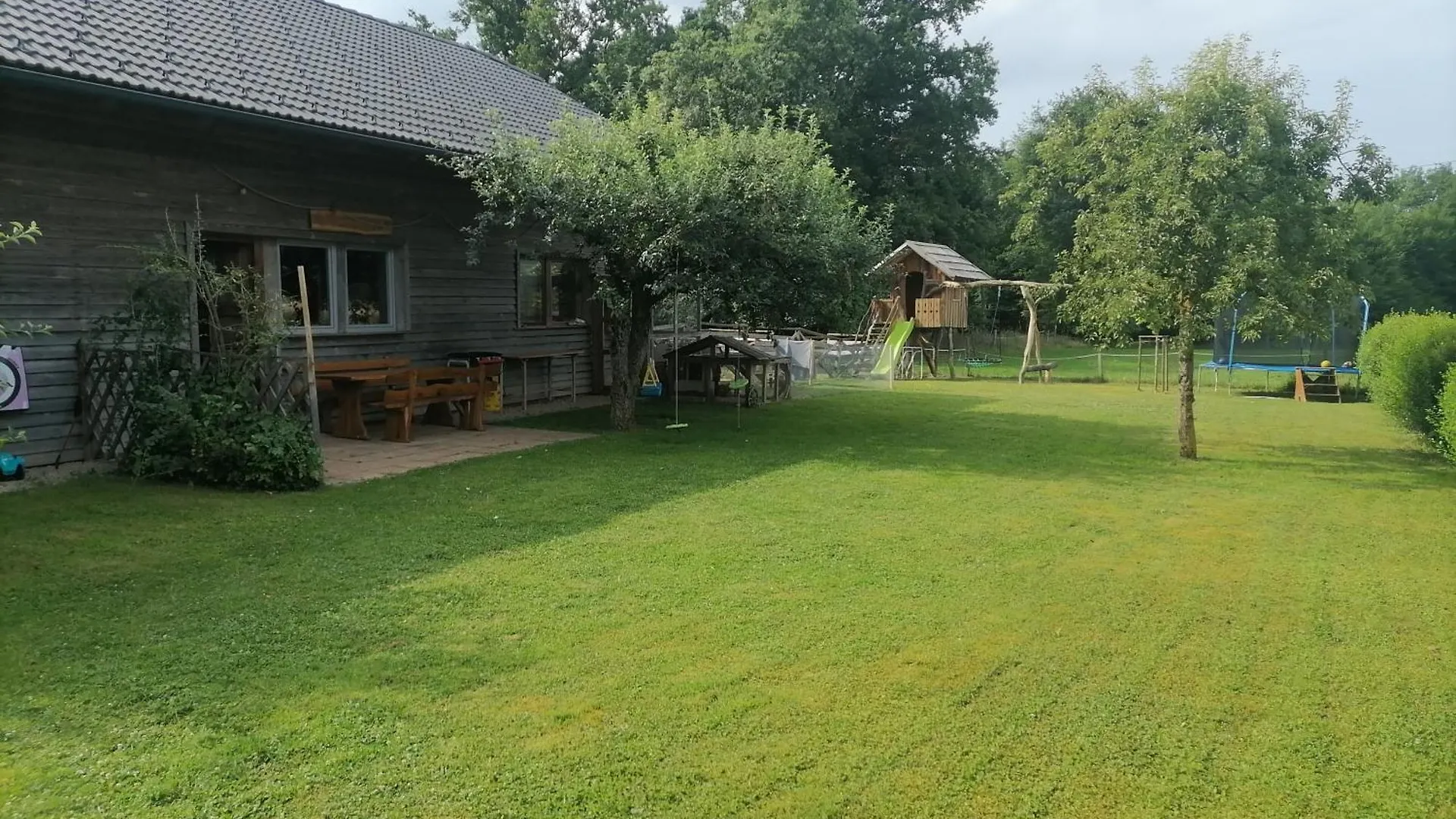 Small Organic Hemp Farm 克拉尼